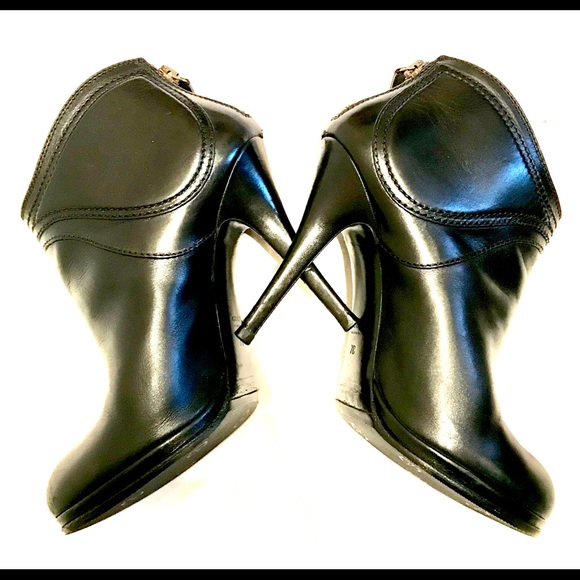 100% Authentic Black Gucci Crest Ankle Booties. - Picture 5 of 6